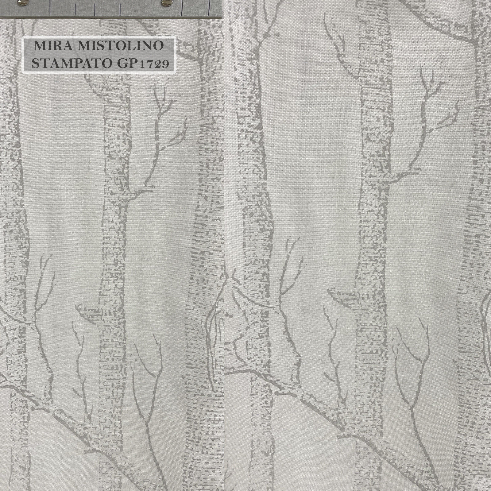 Tessuto per tendaggi semi-filtrante, disegno floreale con motivo albero stampa in tutt'altezza<br /> Tessuto 100% Made in Italy. Stile di tendenza e moderno con decori floreale. Trattamenti: standard. Tipo lavorazioni: standard. 