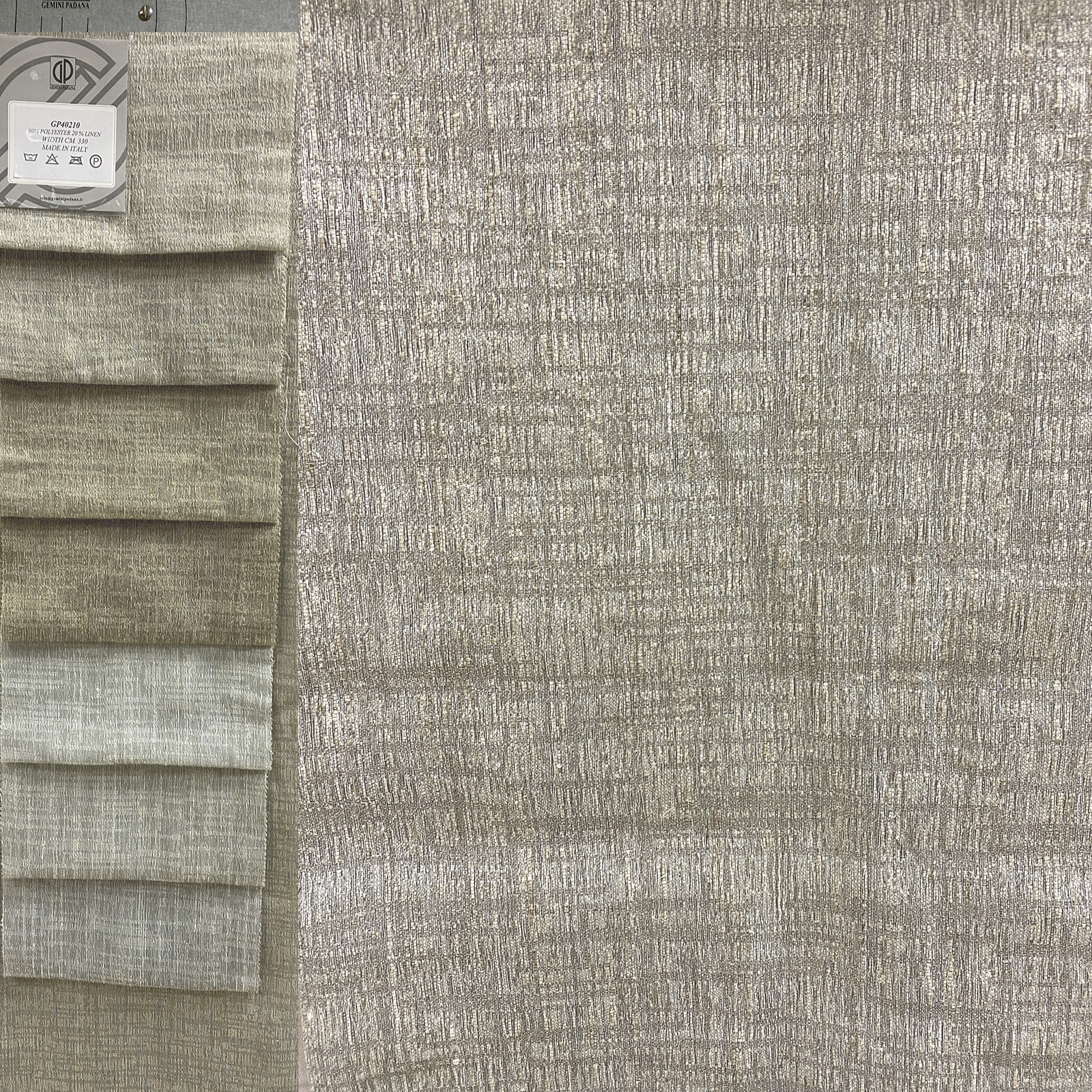 Covering fabric for curtains and furnishings with a modern design with horizontal and vertical stripes in full height<br /> 100% Made in Italy fabric. Style ethnic, modern and trendy with fancy and plain color decorations.

 Treatments: soft standard. Type of workings: jacquard and standard. 