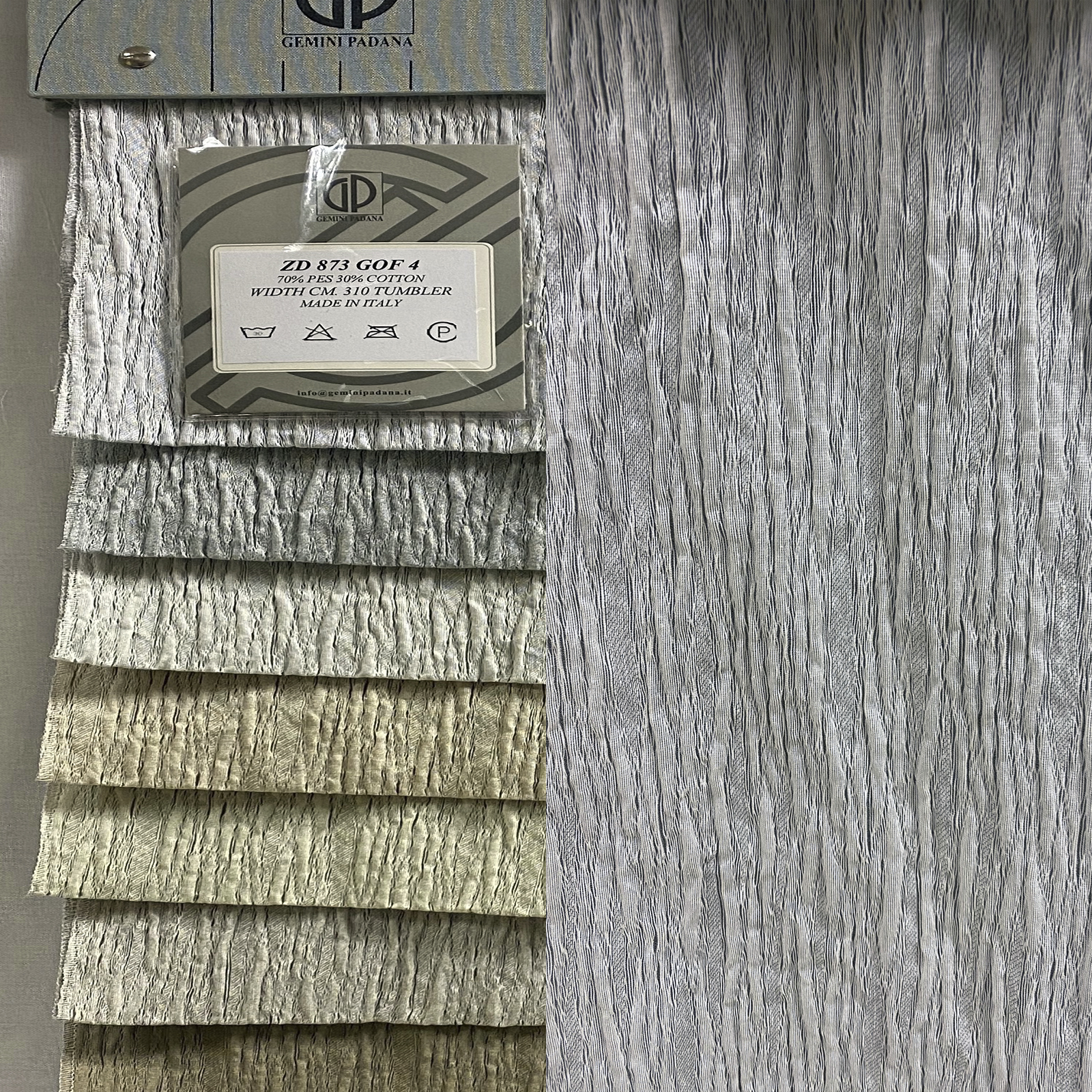 Embossed fabric for curtains and furnishings with embossed grain effect, suitable for a modern environment, raw hand finishing<br /> 100% Made in Italy fabric. Style modern with stripes decorations.

 Treatments: standard. Type of workings: jacquard and standard. 